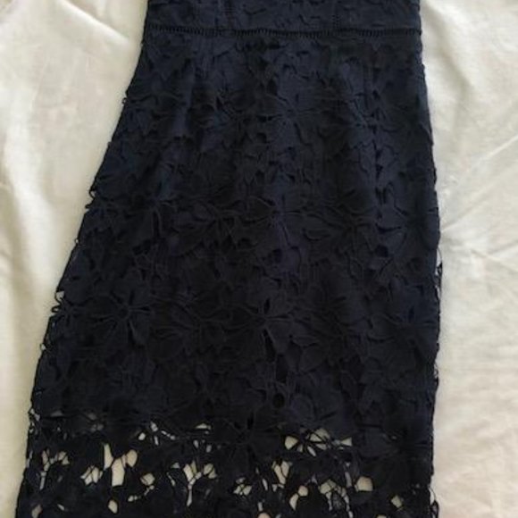 Dress - Picture 3 of 4